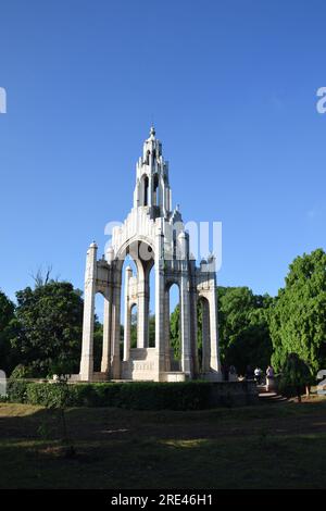 Victoria Memorial. Großes Baldachin aus italienischem Kalkstein, der Königin Victoria gewidmet ist. Es wurde am 24. März 1906 von James Digges La Touche eröffnet. Die Stockfoto