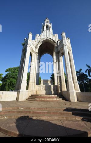 Victoria Memorial. Großes Baldachin aus italienischem Kalkstein, der Königin Victoria gewidmet ist. Es wurde am 24. März 1906 von James Digges La Touche eröffnet. Die Stockfoto