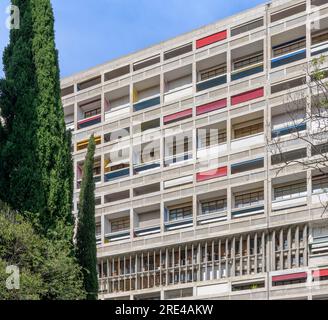 Ein klassisches Gebäude aus dem 20. Jahrhundert. Le Corbusiers Unité d'Habitation in Marseille. Das Gebäude ist auch als Cité radieuse Le Corbusier bekannt. Stockfoto