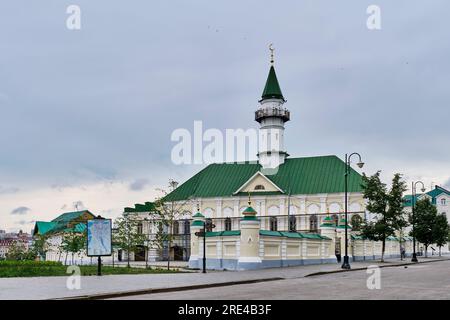 Kasan, Russland - 10. Juni 2023: Al-Marjani-Moschee von 18., Beispiel für traditionelle Tatararchitektur. AltTatar-Siedlung, Nasyri-Fußgängerzone. S Stockfoto