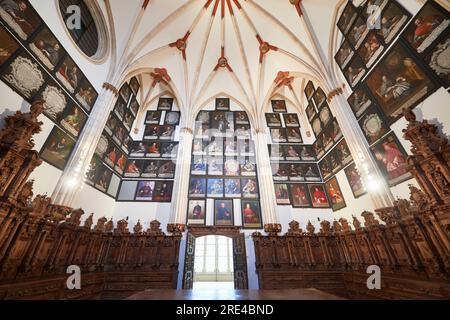 Raum mit Porträts der Bischöfe der Kathedrale von Burgos, Burgos, Castilla y Leon, Spanien Stockfoto