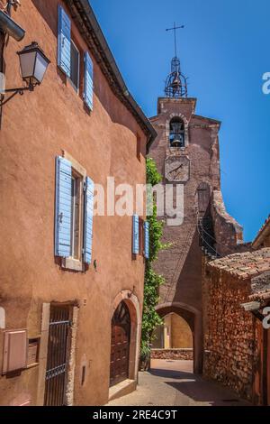 Geografie/Reise, Frankreich, Provence, Roussillon, Glockenturm in Roussillon, Vaucluse, Provence, ADDITIONAL-RIGHTS-CLEARANCE-INFO-NOT-AVAILABLE Stockfoto