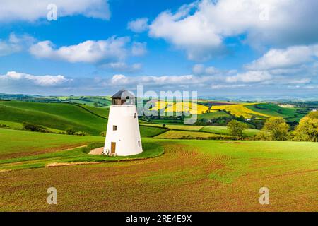 Devon Windmill über Felder und Farmen einer Drohne, Torquay, Devon, England Stockfoto