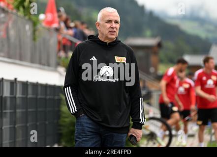 Bramberg Am Wildkogel, Österreich. 24. Juli 2023. Fußball: 1. Bundesliga, 1. FC Union Berlin, Trainingslager in Bramberg am Wildkogel in der Smaragdarena Bramberg, Präsident Dirk Zingler folgt der Ausbildung. Kredit: Matthias Koch/dpa/Alamy Live News Stockfoto