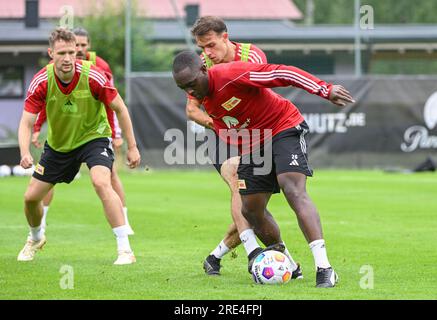 Bramberg Am Wildkogel, Österreich. 24. Juli 2023. Fußball: 1. Bundesliga, 1. FC Union Berlin, Trainingslager Bramberg am Wildkogel in der Smaragdarena Bramberg, Paul Jaeckel (l-r), Albion Jahaj und Jerome Roussillon in Aktion. Kredit: Matthias Koch/dpa/Alamy Live News Stockfoto