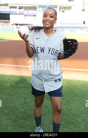 New York, New York, USA. 24. Juli 2023. Latoya Tonodeo beim 3. Jährlichen Softball-Spiel CC Sabathia and Friends Celebrity, um der PiCChin Foundation im Yankee Stadium am 24. Juli 2023 in der Bronx, New York City zu helfen. Kredit: Walik Goshorn/Media Punch/Alamy Live News Stockfoto