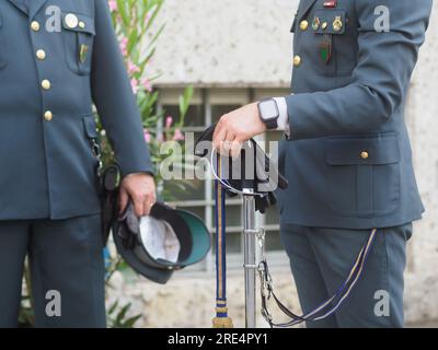 Cremona, Italien - Juni 25. 2023 guardia di finanza, parade der italienischen Steuerabteilung, Uniform, nicht erkennbare Beamte Stockfoto