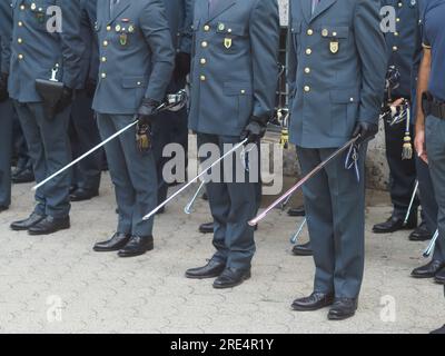 Cremona, Italien - Juni 25. 2023 guardia di finanza, parade der italienischen Steuerabteilung, Uniform, nicht erkennbare Beamte Stockfoto