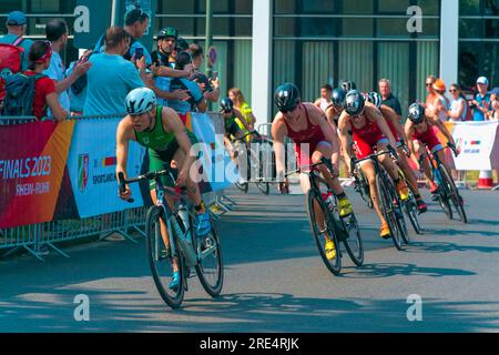 „Die Finals 2023" Triathlon Düsseldorf – Radwettbewerb Stockfoto