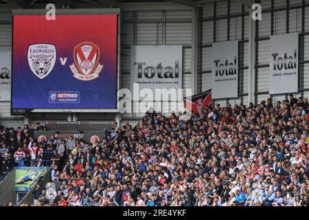 Warrington, England - 22. Juli 2023 - St. Helens-Fans. Halbfinale Des Challenge Cup, St. Helens gegen York Valkyrie im Halliwell Jones Stadium, Warrington, Großbritannien Stockfoto