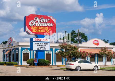 Metairie, La, USA - 22. Juli 2023: New Orleans Hamburger and Seafood Co. Auf dem Veterans Memorial Boulevard Stockfoto
