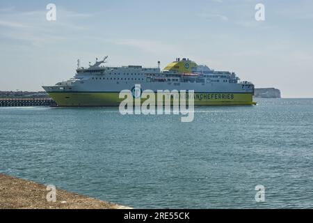 Transmancheries Autofähre Cote d'Albatre verlässt den Hafen in Newhaven, East Sussex, England Stockfoto