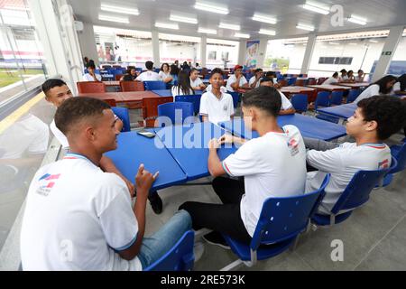 Itaju do colonia, bahia, brasilien - 23. juli 2023: Schüler einer staatlichen Vollzeit-Schule in der Stadt Itaju do Colonia werden in einem Schulhaus gesehen Stockfoto