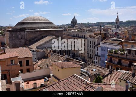 Dächer und Pantheon, Rom, Italien Stockfoto