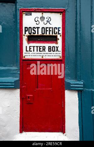Altes Postfach in der Wand in der Küstenstadt East Anglia Stockfoto