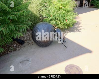 Topeka, Kansas - 22. Juli 2023: Mistkäfer-Statue Stockfoto