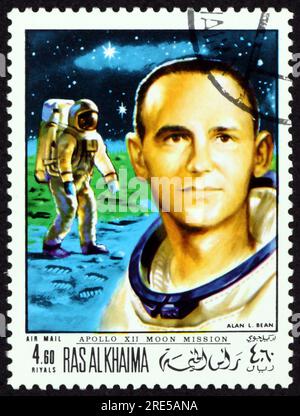 RAS AL-KHAIMAH - CIRCA 1972: Ein in Ras al-Khaimah gedruckter Stempel zeigt Alan L. Bean, Apollo XII (14.-24. November 1969), war die zweite Besatzungsmission Stockfoto