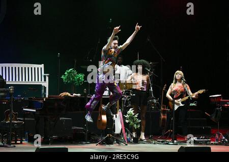 Jacob Collier tritt während des Live-Konzerts am 24. Juli 2023 im Auditorium Parco della Musica in Rom auf Stockfoto