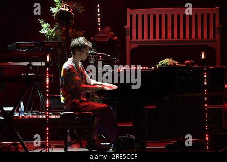 Jacob Collier tritt während des Live-Konzerts am 24. Juli 2023 im Auditorium Parco della Musica in Rom auf Stockfoto