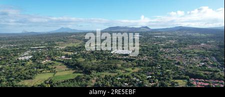 Wohngebiet auf grünem Vulkan Nicaragua Landschaft aus der Vogelperne Stockfoto