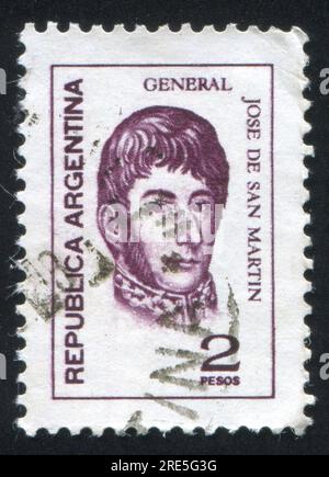 ARGENTINIEN - CIRCA 1975: Von Argentinien gedruckter Stempel zeigt General Jose de San Martin, circa 1975 Stockfoto