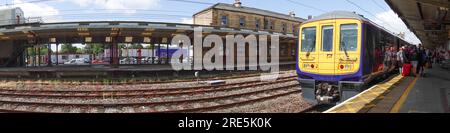 Zug von Avanti West Coast nach Blackpool North, Preston Station, Lancs, England, Großbritannien Stockfoto