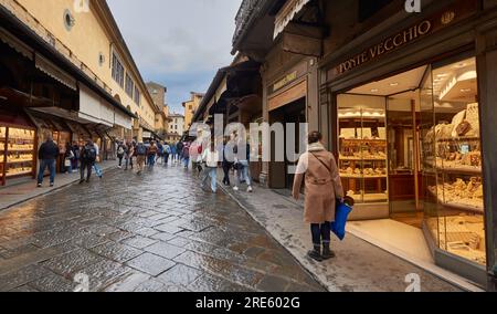 Berühmte Juwelierläden in Ponta Vecchio, Florenz Stockfoto