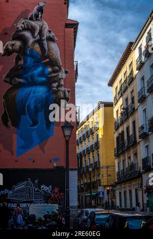 Street Art in der Nähe des Markts San Anton, Straßen von Chueca, LGTBI+-Viertel, Madrid, Spanien Stockfoto