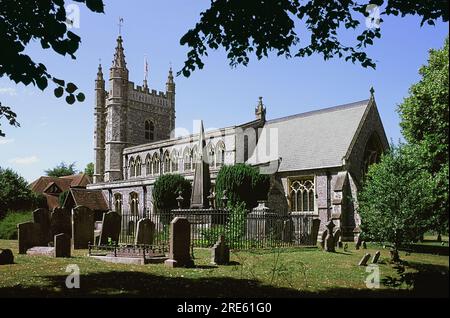 Die historische, stark restaurierte Kirche St. Mary and All Saints in Beaconsfield, Buckinghamshire, Südostengland Stockfoto