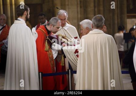 Paris, Frankreich - 2. Juni 2017: Kathedrale Notre Dame. Heilige Dornenkrone, getragen von Jesus Christus, zur Verehrung am ersten Freitag jedes Monats. Stockfoto