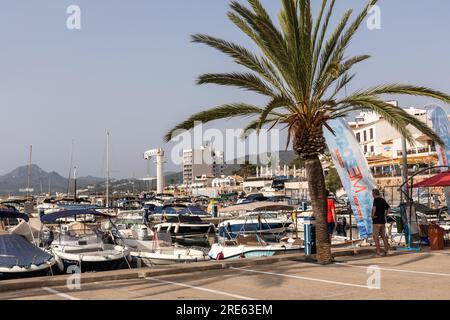 Hafen von Cala Ratjada mit Booten, Cala Ratjada, Mallorca (Mallorca), Balearen, Spanien, Europa Stockfoto