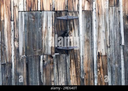 Verwittertes Holz an der Seite des Farley Blacksmith Shop, East Jersey Old Town Village Stockfoto