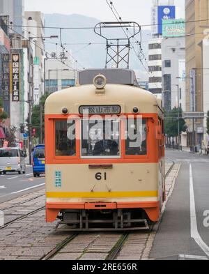 Eine Treetcar in Matsuyama, Präfektur Ehime, Japan. Stockfoto