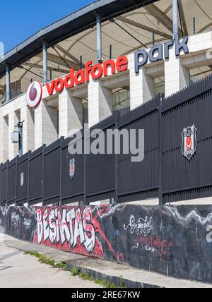 Ein Bild eines Besiktas Graffiti rund um den Vodafone Park. Stockfoto