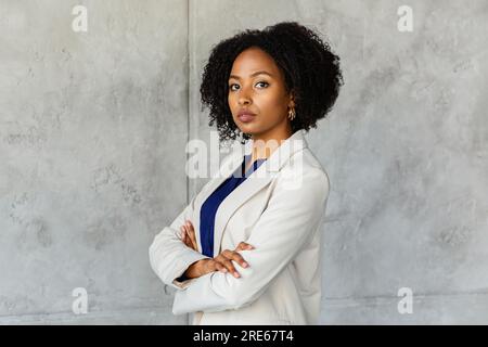 Erfolgreiche, selbstbewusste, junge afroamerikanische Managerin Stockfoto