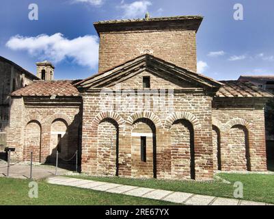 Das wunderschöne Mausoleum von Galla Placidia ist eines der ältesten und wertvollsten Gebäude in Ravenna, das 1996 von der UNESCO zum Weltkulturerbe erklärt wurde Stockfoto