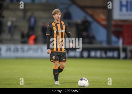 Scunthorpe, Großbritannien. 25. Juli 2023. Harry Vaughan #14 of Hull City während des Vorsaison-Freundschaftsspiels Scunthorpe United vs Hull City in Glanford Park, Scunthorpe, Großbritannien, 25. Juli 2023 (Foto von James Heaton/News Images) in Scunthorpe, Großbritannien, am 7/25/2023. (Foto: James Heaton/News Images/Sipa USA) Guthaben: SIPA USA/Alamy Live News Stockfoto