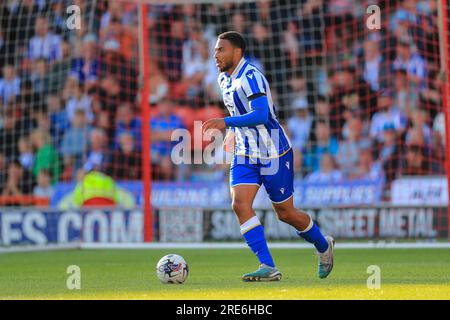 Doncaster, Großbritannien. 25. Juli 2023. KORREKTUR Sheffield Wednesday Verteidiger Akin Famewo (15) beim Spiel Doncaster Rovers FC gegen Sheffield Wednesday FC Vorsaison Friendly im Eco-Power Stadium, Doncaster, Großbritannien am 25. Juli 2023 Credit: Every second Media/Alamy Live News Stockfoto