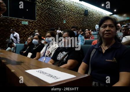 Mexiko-Stadt, Mexiko. 25. Juli 2023. Mütter und Angehörige der 43 Studenten der Normal de Ayotzinapa im VI. Bericht des Falles Iguala am Tlatelolco University Cultural Center in Mexico City in Mexico City. Am 25. Juli 2023 in Mexiko-Stadt, Mexiko (Kreditbild: © Luis Barron/Eyepix via ZUMA Press Wire) NUR REDAKTIONELLER GEBRAUCH! Nicht für den kommerziellen GEBRAUCH! Stockfoto