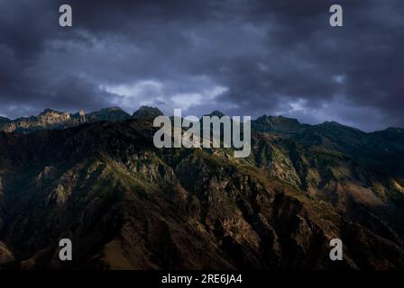 High Ridges und Idahos Seven Devils Mountain Range. Aus Sicht von hat Point, Hells Canyon National Recreation Area, Oregon, USA. Stockfoto