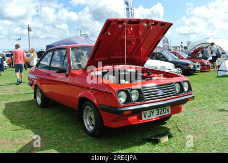 Ein Ford Escort RS2000 aus dem Jahr 1980 wurde auf der Oldtimer-Ausstellung an der englischen Riviera in Paignton, Devon, England, Großbritannien, ausgestellt. Stockfoto