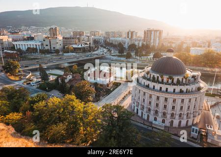 Das Verwaltungsgebäude des Ministeriums für Wasser und Kanalisation in Skopje, Nordmazedonien. Stockfoto