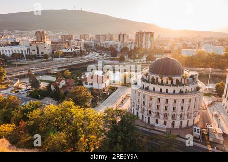 Das Verwaltungsgebäude des Ministeriums für Wasser und Kanalisation in Skopje, Nordmazedonien. Stockfoto