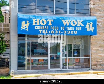 METAIRIE, LA, USA - 22. JULI 2023: Hot Wok Chinese Food Take Out Restaurant am Veterans Memorial Boulevard Stockfoto