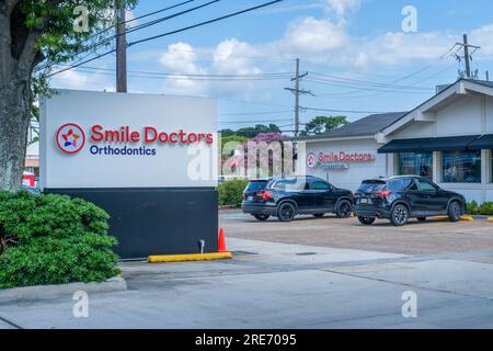 Metairie, La, USA - 22. Juli 2023: Smile Doctors Orthodontics Office am Veterans Memorial Boulevard Stockfoto