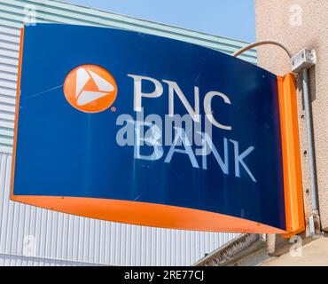 Das Schild der PNC Bank auf der Main Street in Bradford, Pennsylvania, USA Stockfoto