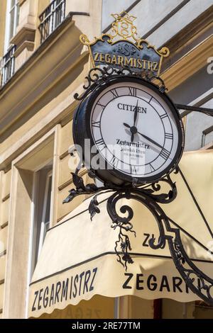 Uhr auf der Dluga Street, Altstadt Danzig, Polen, Europa Stockfoto