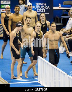 FUKUOKA - Marrit Steenbergen, Arno Kamminga, Maaike de Waard und Nyls Korstanje nach der 4x100-Meter-Umrüstung (gemischt) während des vierten Tages der Schwimmweltmeisterschaften in Japan. ANP KOEN VAN WEEL Stockfoto