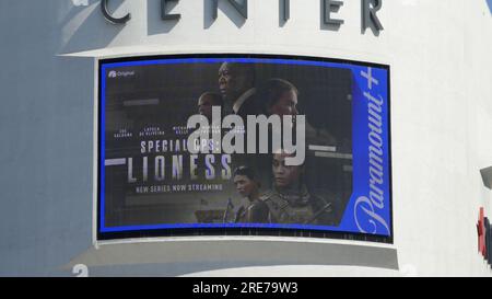 Los Angeles, Kalifornien, USA 25. Juli 2023 Special Ops: Lioness Billboard mit Zoe Saldana und Nicole Kidman am 25. Juli 2023 in Los Angeles, Kalifornien, USA. Foto: Barry King/Alamy Stock Photo Stockfoto