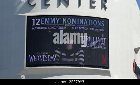 Los Angeles, Kalifornien, USA 25. Juli 2023 Tim Burton Mittwoch Jenna Ortega 12 Emmy Nominations Billboard am 25. Juli 2023 in Los Angeles, Kalifornien, USA. Foto: Barry King/Alamy Stock Photo Stockfoto